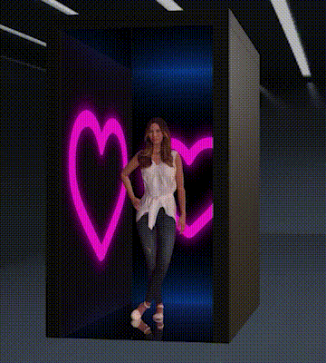девушка в зеркальном LED туннелем фотозона анимация
